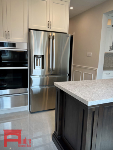 Transitional Kitchen With Painted Mdf, Double Shaker Door Profiles, Island With Natural Oak Wood, Decorative Mantle Hood Design, Quartz Countertops, Pull Out Garbage Bin 6